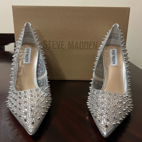 Steve Madden Various Clear Rhinestones Studded Pump‎ - Picture 3 of 6